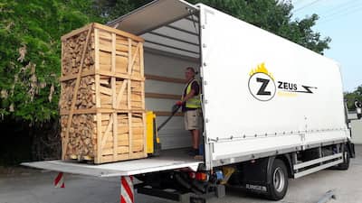 Kaminholz und Brennholz wird direkt an die Wunschadresse in Gelsenkirchen auf Paletten angeliefert