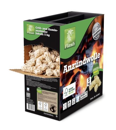Eine geöffnete Packung mit 5 kg Anzündwolle der Firma Flash