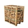 Palette mit geschnittenem Brennholz